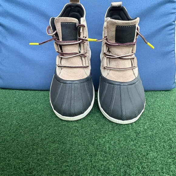 Sorel Women’s Out and About Tan and Gray Boots - Picture 4 of 5